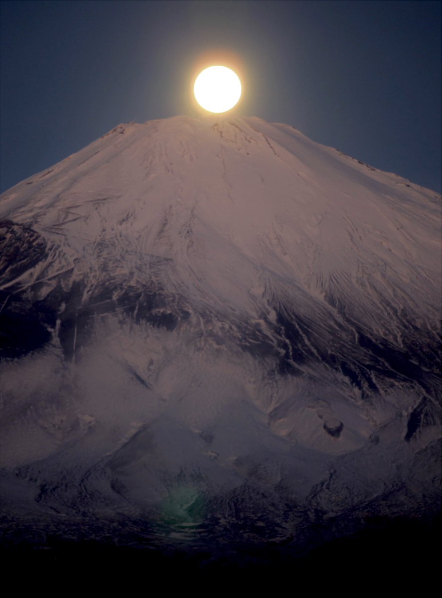 fuji3776m's tweet photo. 御殿場からのパールです。過���picです。縦位置です。
#富士山
#パール富士 https://t.co/aCNt7HQrLZ