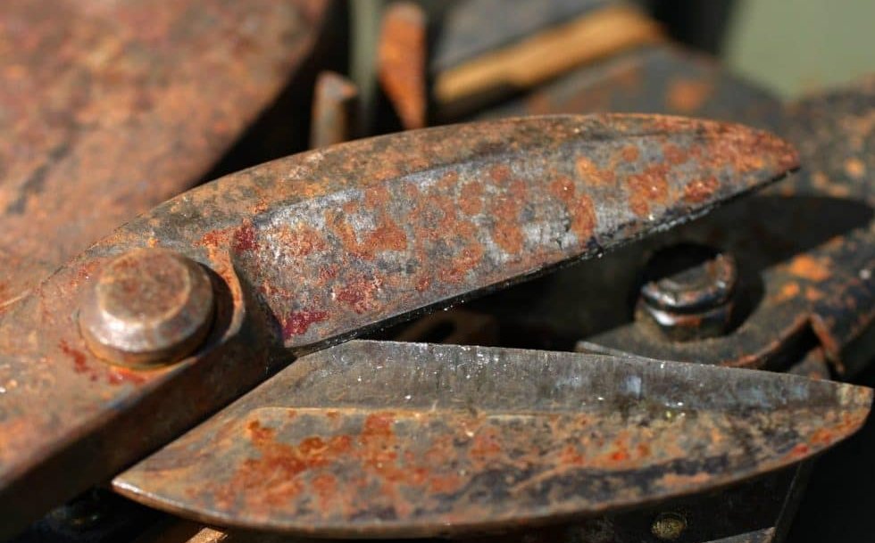 Metal Rescue BATH is reusable. But how do you when its rust removing capabilities are used up? Metal Rescue BATH darkens in color as it is working.  As the bath becomes “exhausted,” it will turn completely black. 

#rust #rusty #restoration #toolrestoration #workshop