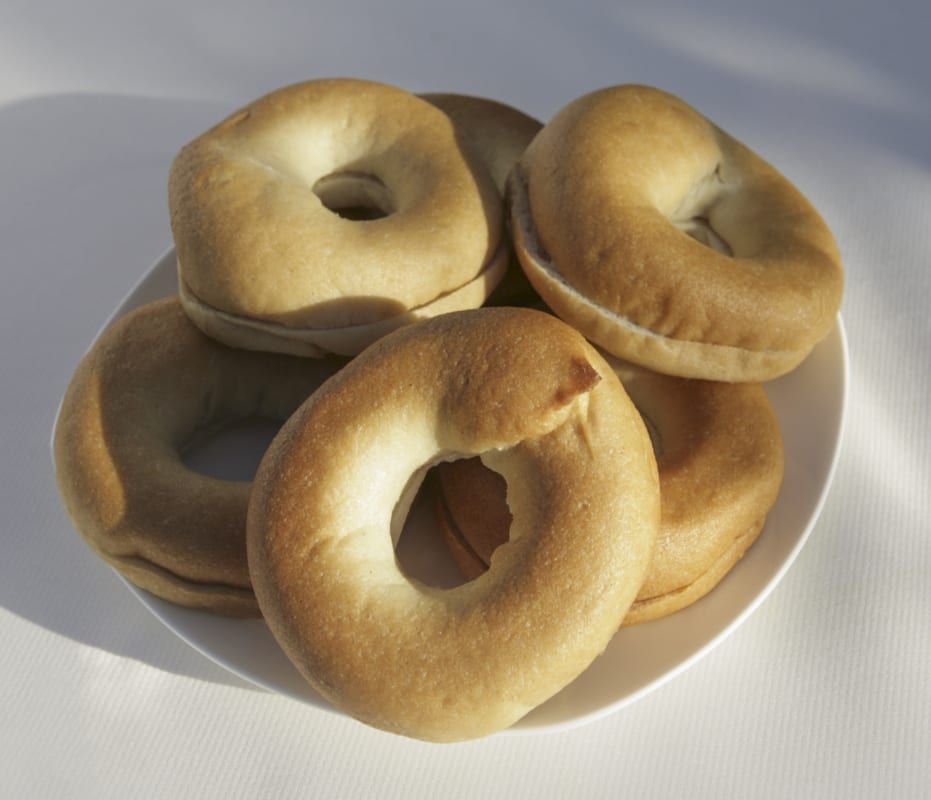 GoodmanBakery's tweet photo. Happy Monday! This week is a blank slate, just like my morning bagel. Make of it what you will. #MondayMotivation https://t.co/7m9d0tAEHn