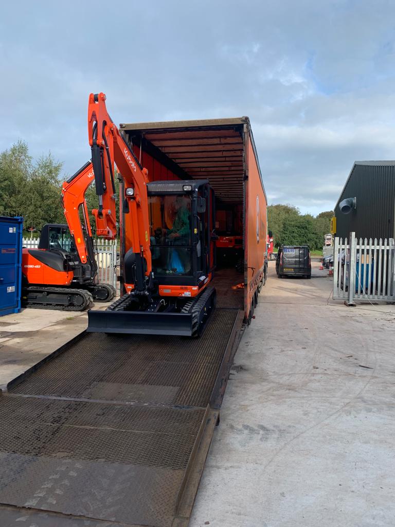 Another delivery from <a href="/KubotaUK/">Kubota UK</a> this morning to our #tiverton depot. Logistics handled by Ellis Transport, one of the best out there for construction machinery haulage. What machinery can we help your business with?

#minidiggers #kubotadiggers #planthire #plantmachinery #devon
