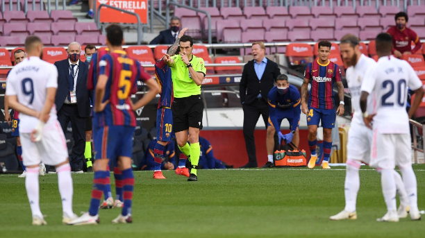 BlazquezFont's tweet photo. 💣Según informa el programa @QueThiJugues, el Barça ha podido saber que el linier del partido ante el Real Madrid AVISÓ a Martínez Munuera de la falta previa de Sergio Ramos en el penalti cometido por Lenglet. ¡Esto tiene muy mala pinta! Nuestra Liga empeora jornada tras jornada. https://t.co/VzsFiRQzCI