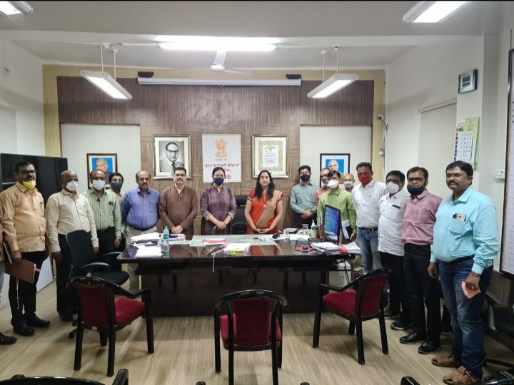 शासनाच्या 'माझी वसुंधरा' उपक्रमांतर्गत जि.प.च्या सर्व अधिकारी व कर्मचा-यांनी दर सोमवारी खादी वस्त्र परिधान करण्याचे आवाहन Hon. CEO <a href="/BansodLeena/">Leena Bansod</a> यांनी केले होते, त्याला प्रतिसाद देत आज जि.प.च्या सर्व विभागांच्या विभागप्रमुखांनी खादी वस्त्र परिधान केले, 
#EveryMondayKhadiDay