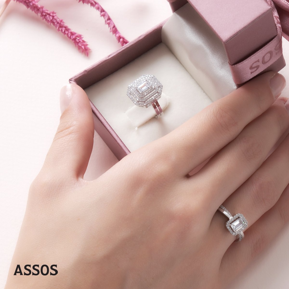Assos ile, yeni haftaya sevdiklerinizi mutlu ederek başlayın..

assospirlanta.com

#assos #assospirlanta #assosdiamond #jewellery #pırlanta #diamond #altın #gold #mücevher #style #fashion #love #gift #hediye #sonsuzlukseninle #yüzük