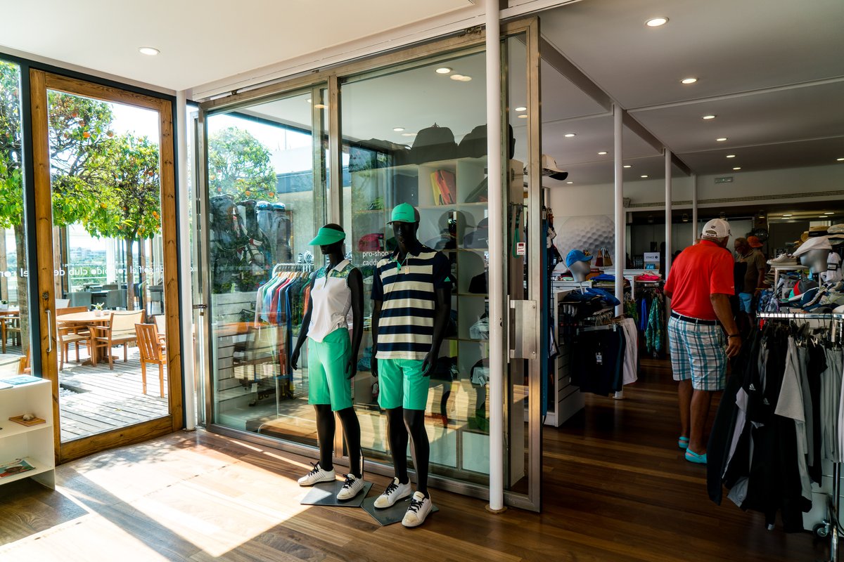 ¡Equípate con las mejores marcas en la Tienda de Golf el Rompido! 🏌️‍♂️ #golf  #golfelrompido