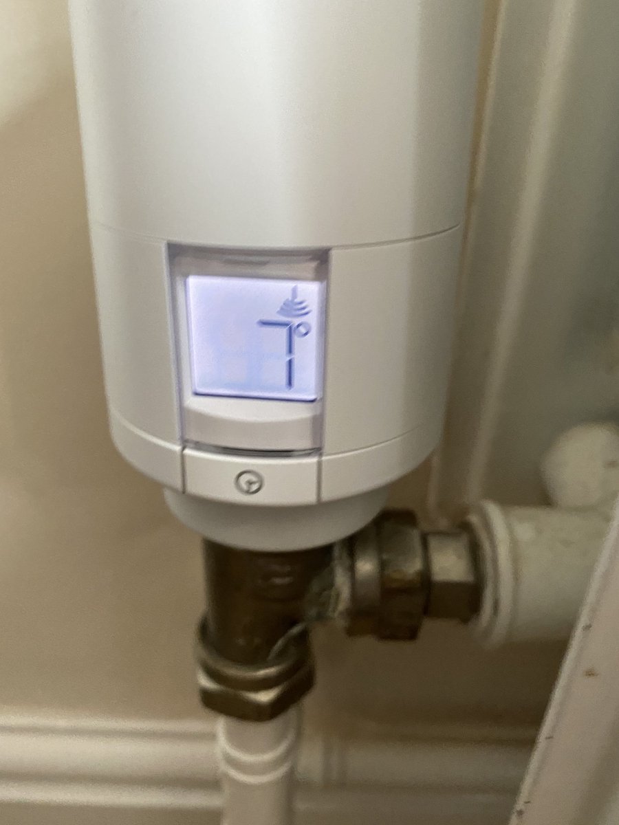 Anyone else have this? The app vs the TRV. Really not impressed with the quality of Hive software. <a href="/HiveHelper/">Hive Helper UK</a>