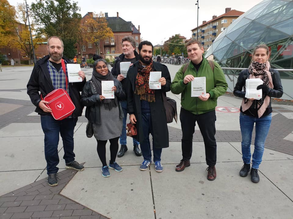 vansterpartiet's tweet photo. Folkrörelsearbete för #tryggajobb. Förslagen i LAS-utredningen får inte genomföras. Vi ger oss inte! https://t.co/1NqCeMSODn