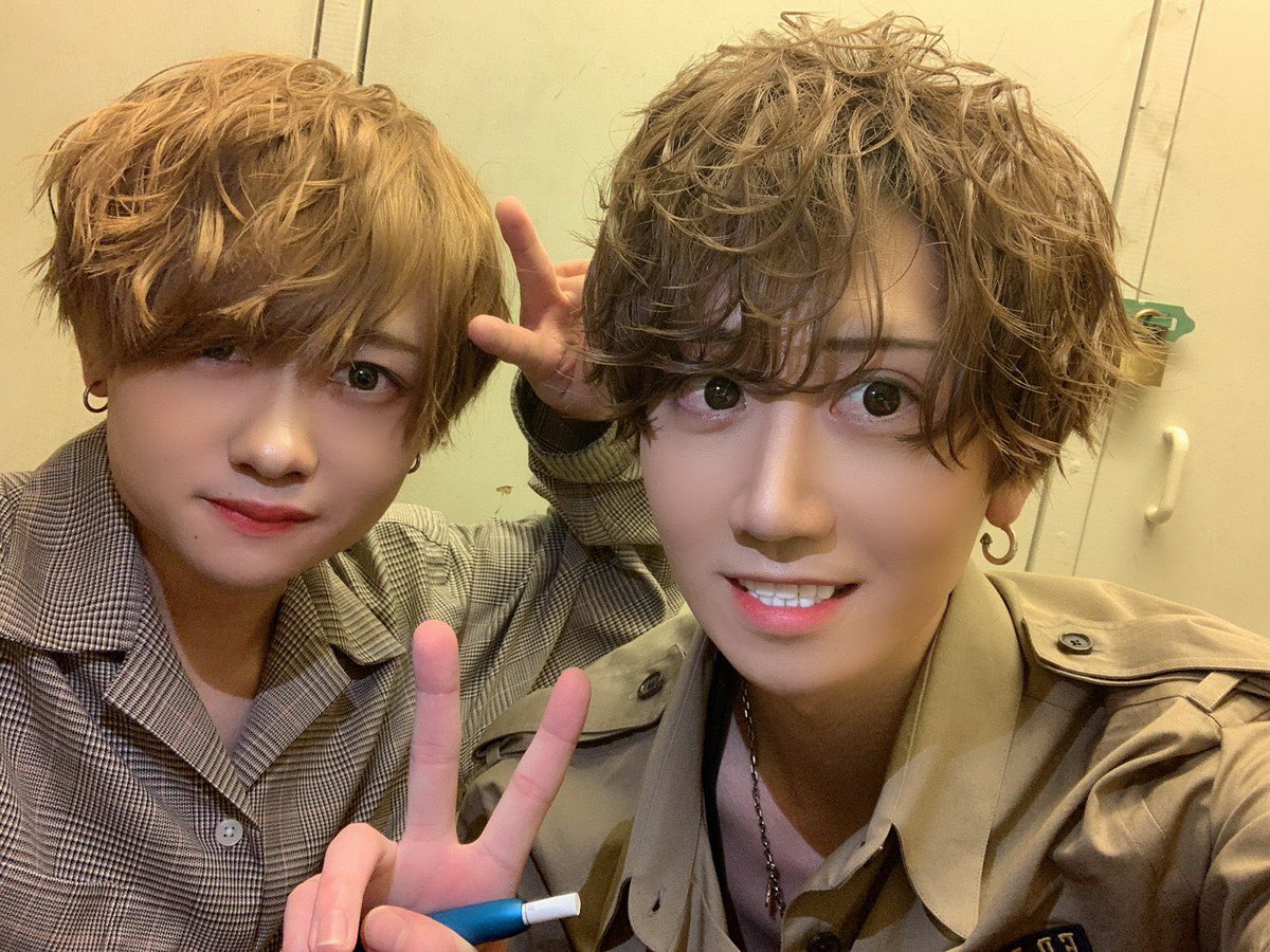 alfryupos's tweet photo. 今年もドラフトにかからなかった😂
NPBからは指名が無かったけど、姫の指名を待ってます。
ってロゼ主任が言ってました。
#ロゼ　#堂本剛　#ショートストップ　#ALLW #イケメン　#エアグル　#ドラフト会議 https://t.co/PiDKog8kfE