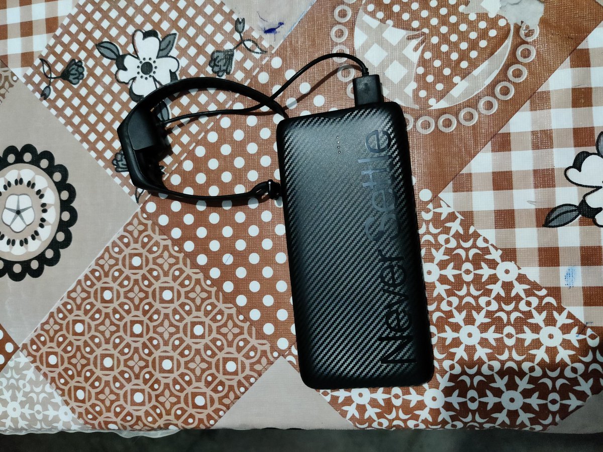 Ashwani14693158's tweet image. One plus power bank 1000mah @OnePlus_IN #onepluspowerbank #AmazonPrime