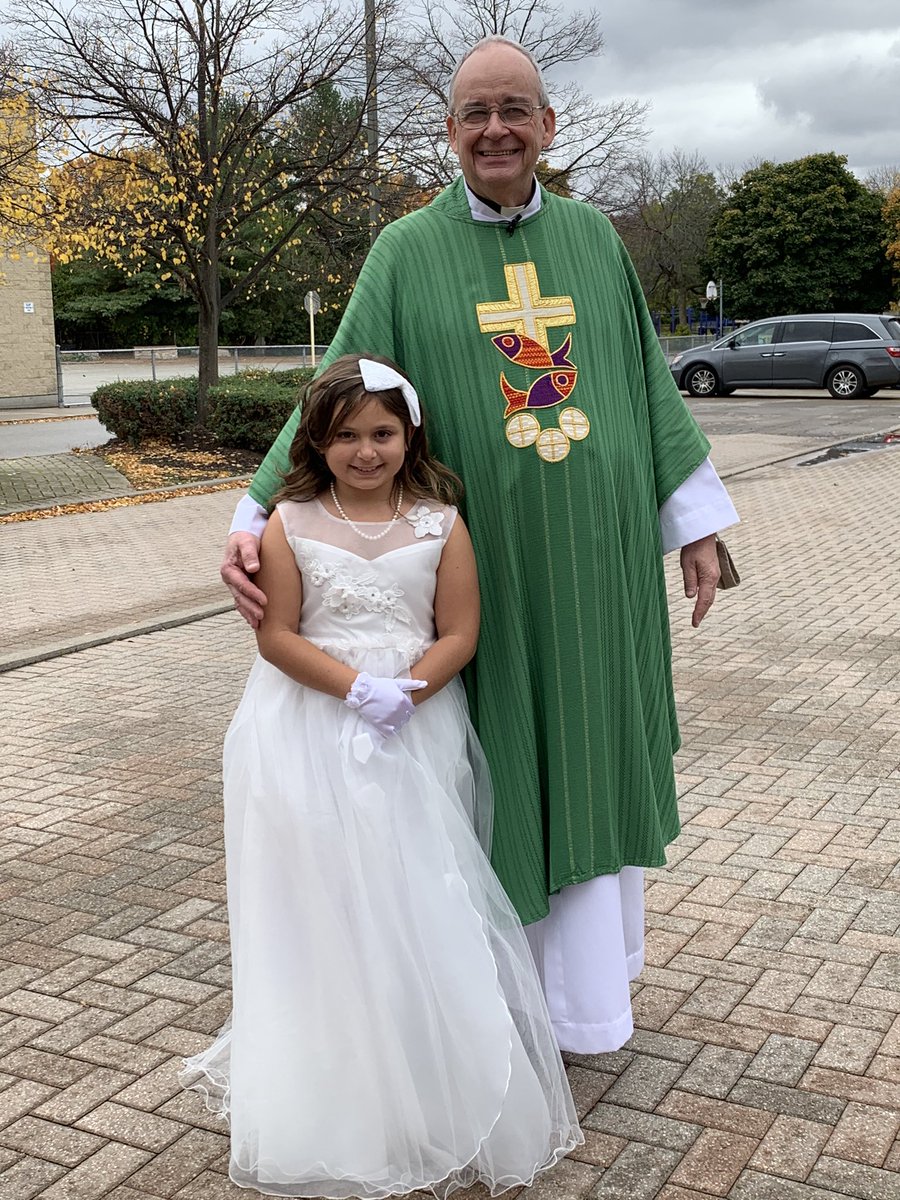 LiviaHarding's tweet image. First Communion 2020 vs 1984. Thank you for helping us get this done safely @hrosarychurch @HRBurlington