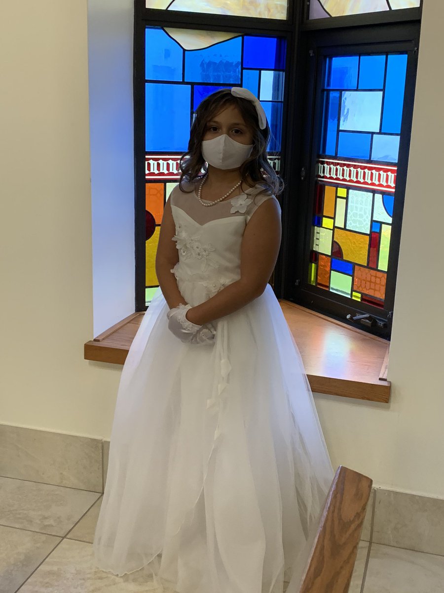 LiviaHarding's tweet image. First Communion 2020 vs 1984. Thank you for helping us get this done safely @hrosarychurch @HRBurlington