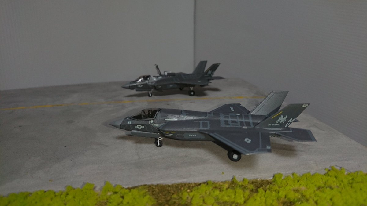 mini_weapons's tweet photo. 完成
1/144
F-35B アメリカ海兵隊
第一実用試験飛行隊
2機
これはたしかに、カッコいいわ…
#エフトイズ #F35 #VMX1 #marine #F35B #144スケモ https://t.co/FqDhQ6ITNr