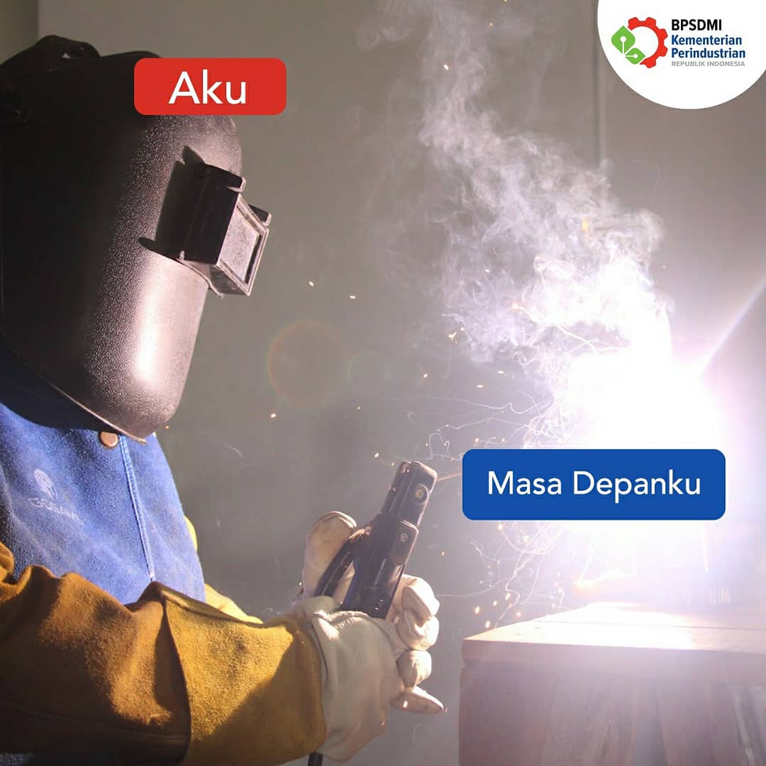BPSDMI_Kemperin's tweet image. Aku dan masa depanku yang cerah dan bikin silau. ✨⁣

#MelangkahMaju #BPSDMI #BPSDMIKemenperin #AKBantaeng #Manufaktur #MasaDepan #GenerasiKompeten #SDMIndustri #SDMUnggul #SDMIndonesia⁣
