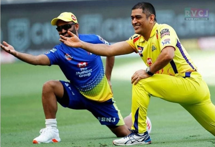 Ashu_Pedia's tweet photo. @msdhoni Mahi Bhai jab itni Jersey aap apne Fans ko de rhe h, to ek Signed Jersey is Fan ko bhi Bhejiye na..
(Mail- ashutosh8754@gmail.com) https://t.co/HSf7m31ree