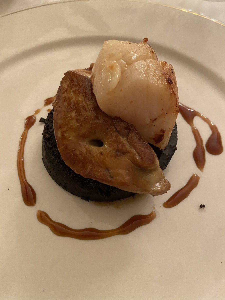 littlebedwyn's tweet photo. Another old Harrow @MichelinGuideUK favourite served last night for dinner @CSWWC20 seared diver caught Orkney scallop, foie gras, black pudding PX 1927 caramel perfectly served with a magnum of #domaineweinbach Riesling 2005 @AlsaceWines @HardensBites @AAHospitality @TheBuyer11 https://t.co/3dtwOeA5op