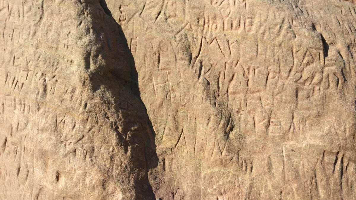 jennycapondraws's tweet photo. Modern hieroglyphics. A scratched history of illicit moments in a secret cave by the sea.
#foundstories #texturehuntergatherer #refocus for #mentalhealth https://t.co/bmfmrHHfP2