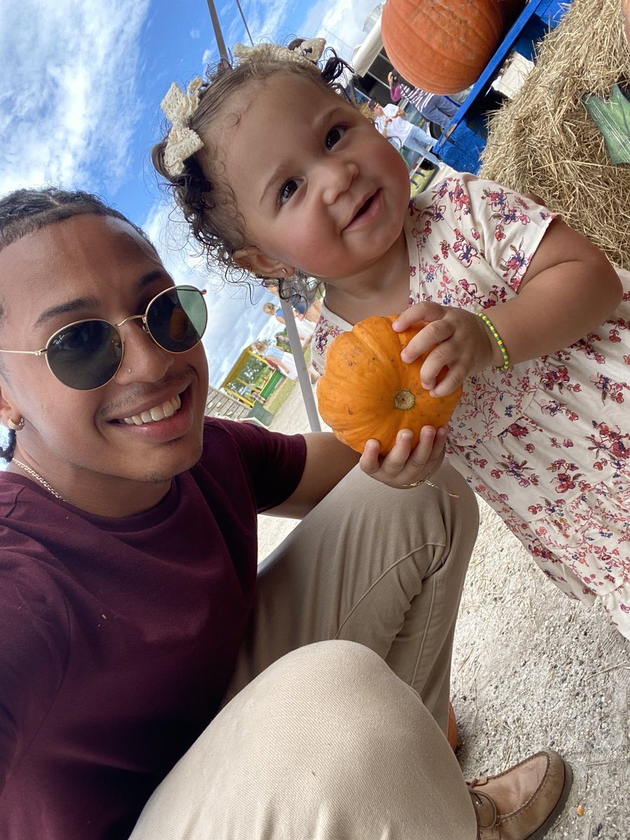 ericarmenteros's tweet photo. Life with you so amazing 💖🤩 #pumpkinpatch2020 https://t.co/GM8whXnxeq