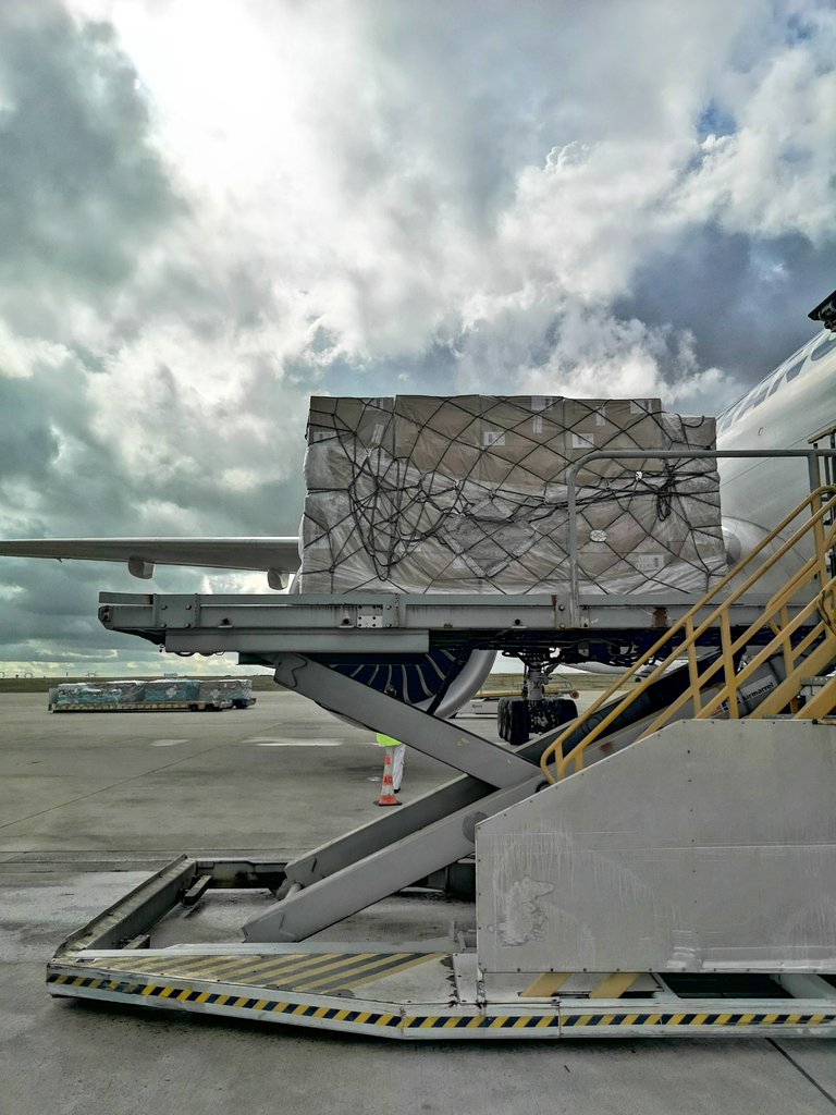 landais_cedric's tweet photo. @AeroGazette @Pharma_Aero @tiacaorg ✈️D'où l'intérêt de regrouper, comme le fait @ParisAeroport depuis plusieurs mois à cdg , ttes les parties prenantes, experts de ce transport inédit en volume @AirFranceKLM @DGAC @douane_france #préfectureroissycdg #transitaires ➡️https://t.co/FRvyt9tHfL #pharma #G1XL #cargo https://t.co/8g256C3KD8