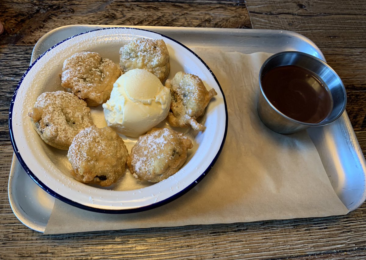 andiabz's tweet image. Vegan Mondays @BrewDogDogTap .... then Deep Fried Oreos, they are a thing of beauty!! #BrewDogging #DogTap