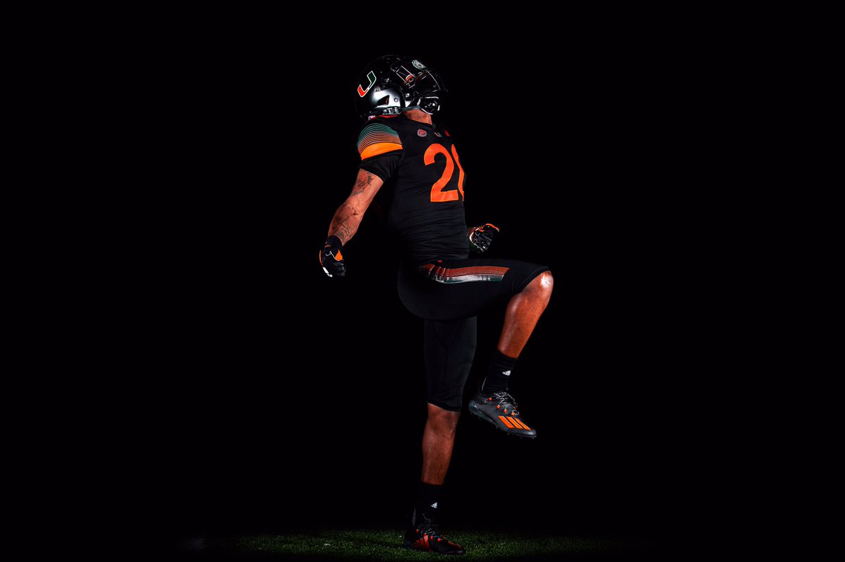 MiamiHurricanes's tweet photo. 🔥ABSOLUTE HEAT🔥

RT if you love the Miami Nights 2.0 🙌🙌 https://t.co/XhQyqqqums
