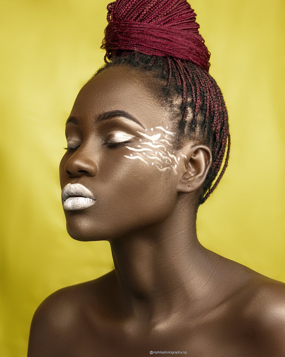 Editorial!

👩‍🎤 @olaoluwadayomi
💄 @_jolaempire_
📸 @Matthewphils

#imagetrends #editorialmakeup #editorial #editorialphotography #beautyeditorial #portrait #vogueeko #campussnap #99arena #canonnaija #54artistry #captured_gh #lagosphotographer #vogueabuja