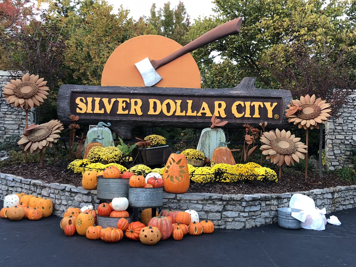 WildcatCoasters's tweet photo. 2 years ago we visited @SDCAttractions for our first time. This summer we returned with our family to celebrate the parks 60th Anniversary! #60yearsofmemories #silverdollarcity https://t.co/IKwyIblDUz