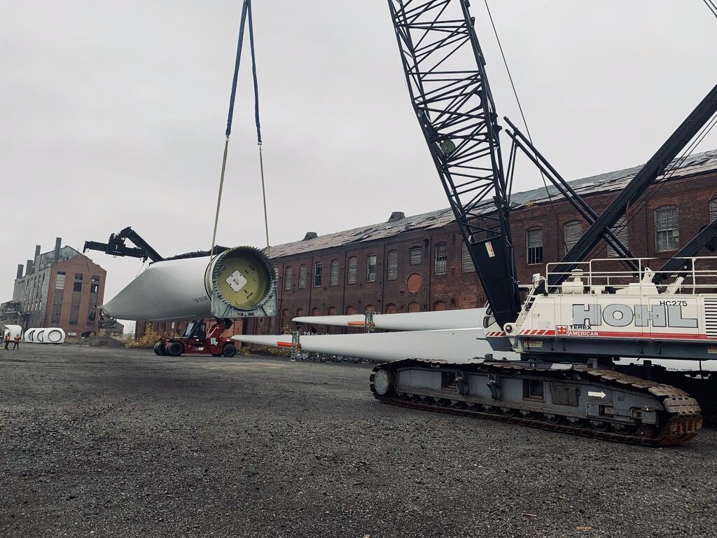 The components keep getting bigger but the dedication to deliver on value and cargo care remain always at the forefront. Just another day at the office for the Castaloop USA wind team. ⛴
_
#castaloop #stevedoring #terminals #vessels #windturbines #sustainability #logistics