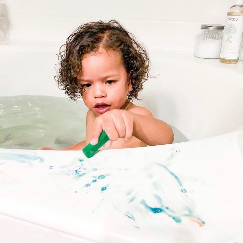 It's not a mess, mom — it's art. 🎨 🖌️ 🛁 ✨

📷: @raisingwades on IG