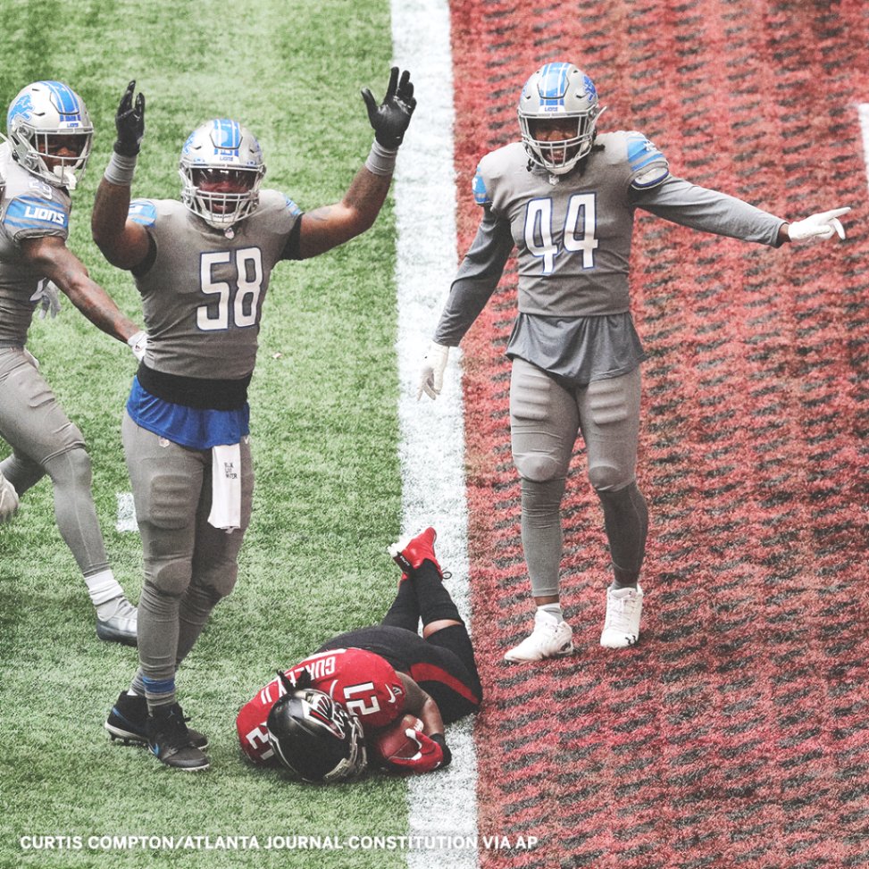 ESPNNFL's tweet photo. This picture is 2020 in a nutshell 😅 https://t.co/NifMOOcyek