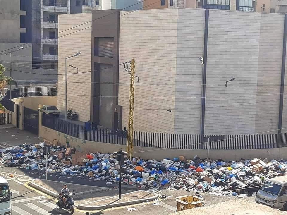 شبح «نهر النفايات» يعود الى الشوارع... عزيزي المواطن صار لازم تفرز
bit.ly/34utu1t