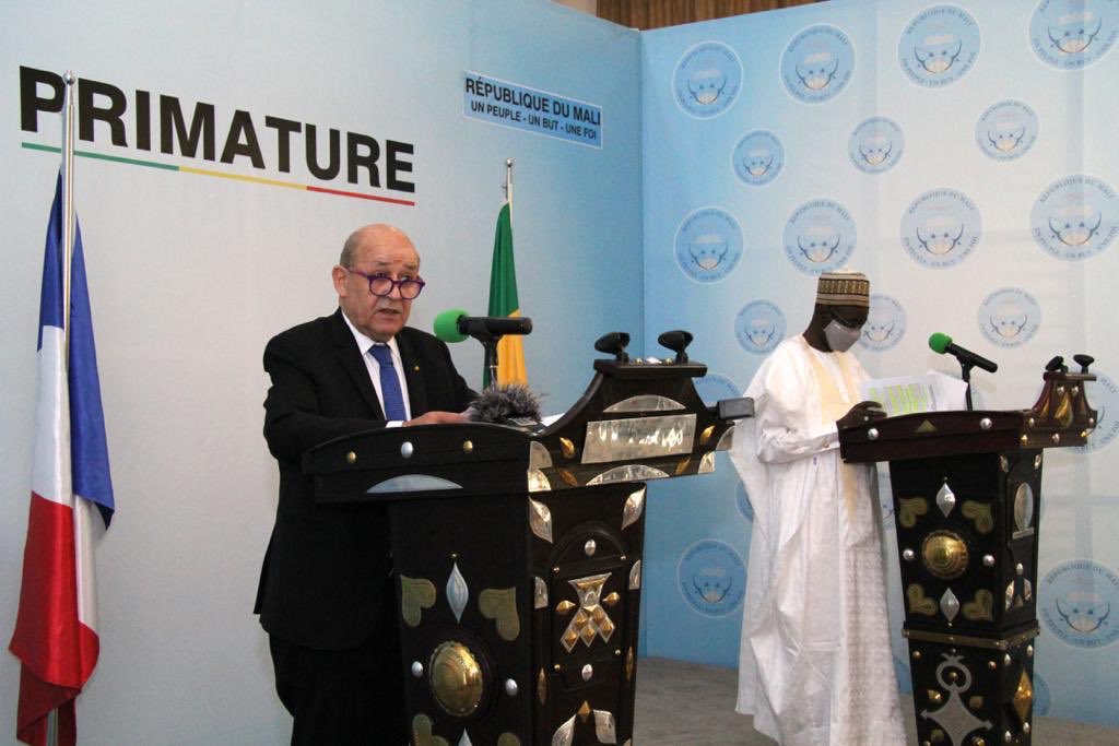 GouvMali's tweet photo. La salle de presse de la Primature a servi de cadre ce lundi 26 octobre 2020, à la signature de cinq importantes conventions entre le Mali et la France, pour un montant estimé à plus de 93 milliards de F CFA.

https://t.co/6PkMkV0e4O https://t.co/W6faQ0Nl48