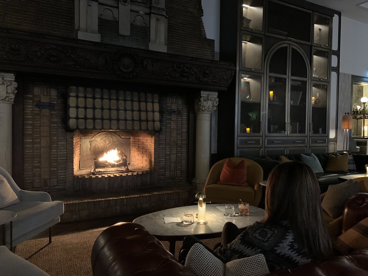 jayjaydemp's tweet photo. Hanging out last night at the exact location they just shot an episode of Homeland. Beautiful spot to sit and enjoy a drink. #homeland #fairmont #calgary #weekends https://t.co/eJyVLOXzfG