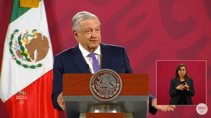 CodigoMagentaMx's tweet photo. #ConferenciaPresidente El presidente @lopezobrador_ aclaró que las protestas en #Tamaulipas no eran de #FRENAAAA, “eran de otro tipo” y que por eso abrevió su discurso, ya que había mucha pasión en el ambiente y para evitar aglomeraciones (1/2)🙌 https://t.co/ctrFMcvT42