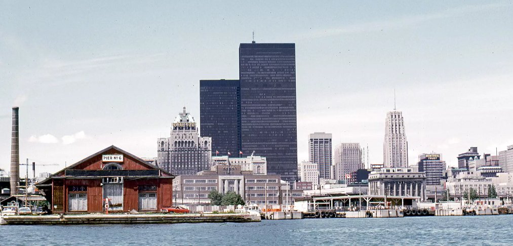 The evolution of the Toronto skyline since 1957... via <a href="/blogTO/">blogTO</a>  blogto.com/city/2017/11/e…