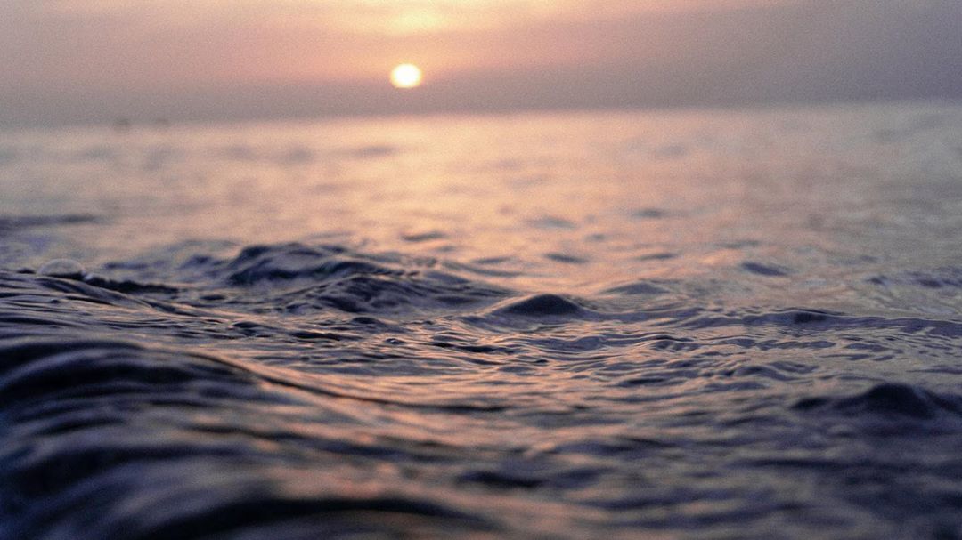 Caravia_Beach's tweet photo. The #sun may set an hour earlier with the winter time, but it does not make it any less golden.
#final_days #kos #greece #caraviabeach
π·@with.abby https://t.co/DYKiNdMnbN