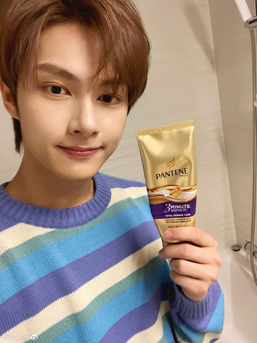 dwenjangjwiggae's tweet photo. After practice, Jun make sure to treat his hair by giving it a proper detox &amp; the nourishment it deserves with Pantene Shampoo &amp; Conditioner ✨ It makes his hair feel light &amp; smooth after every wash 💧 
@pantenephilippines 
#PanteneConditioner
#GoGentle https://t.co/qt2zoonMRd