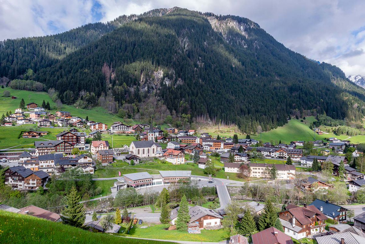 SB_Montafon's tweet photo. Gaschurn („Gaschorra“) ist die südlichste und flächenmäßig mit 176 km² größte Gemeinde im Montafon. #Hintergrundinfos #Gaschurn #Partenen #Montafon #MeinMontafon #www.foto-schlatter.at #SilberbergMontafon #Bürgermeister https://t.co/D14X30rR2p https://t.co/CsUUE6VsOg