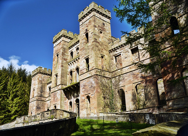 Coming up on 2 November : 'Loudoun Castle and Landscape Design in Scotland c.1700' with architectural historian Margaret Stewart. All welcome / register 👇 ow.ly/az1050C2JUc @sglheritage @TheBEFS @SHBT @Riddlescourt @ESALA_Edinburgh