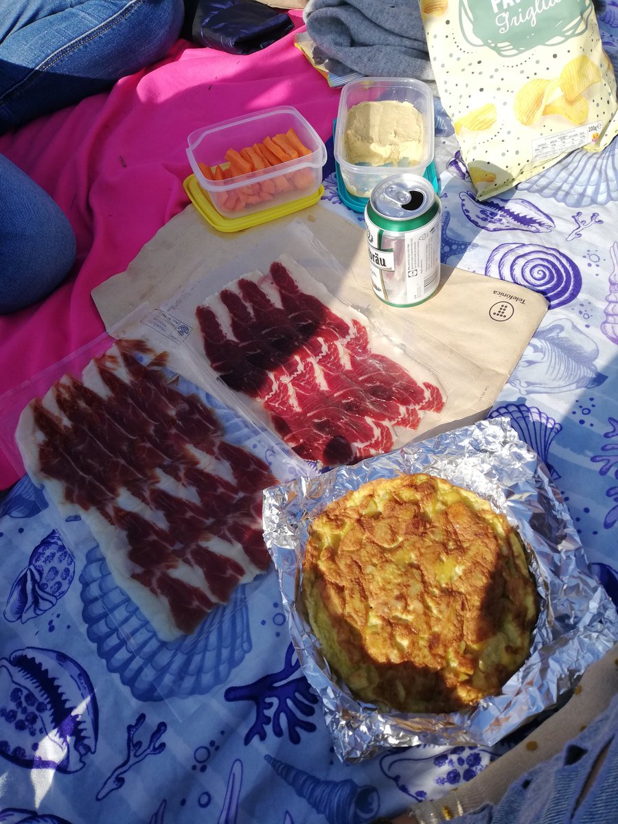 Isacanterod97's tweet photo. En Italia no sólo se come pasta 😛 https://t.co/s1SaaxWaD7