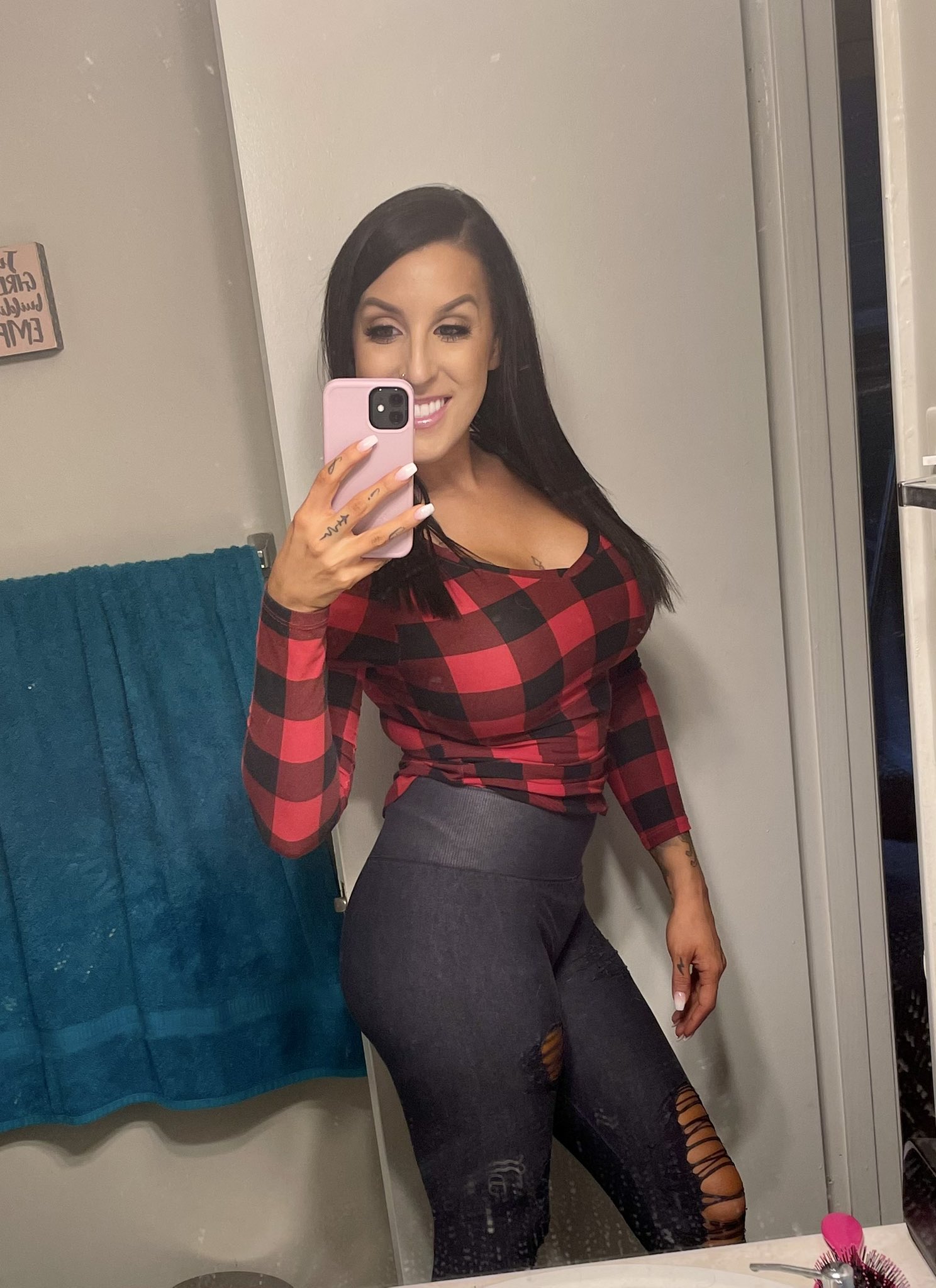 TW Pornstars - 1 pic. Paige Bauer 💦💓. Twitter. Want to come clean my