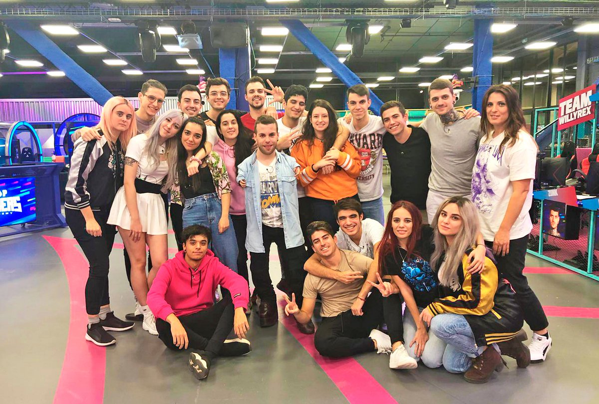 🤩 Muchas gracias por tu visita @kike_mep, han sido unas dos horas muy inspiradoras y que nos han enseñado mucho a todos 👏🏻 Gracias por tu trabajo en la @Fundacion_ONCE y por todo lo que conseguirás ❤️
Podéis volver a ver la charla en 👉🏻https://t.co/u17as1TqAy 💥 #TopGamers26OCT https://t.co/YfoBVFf6A1