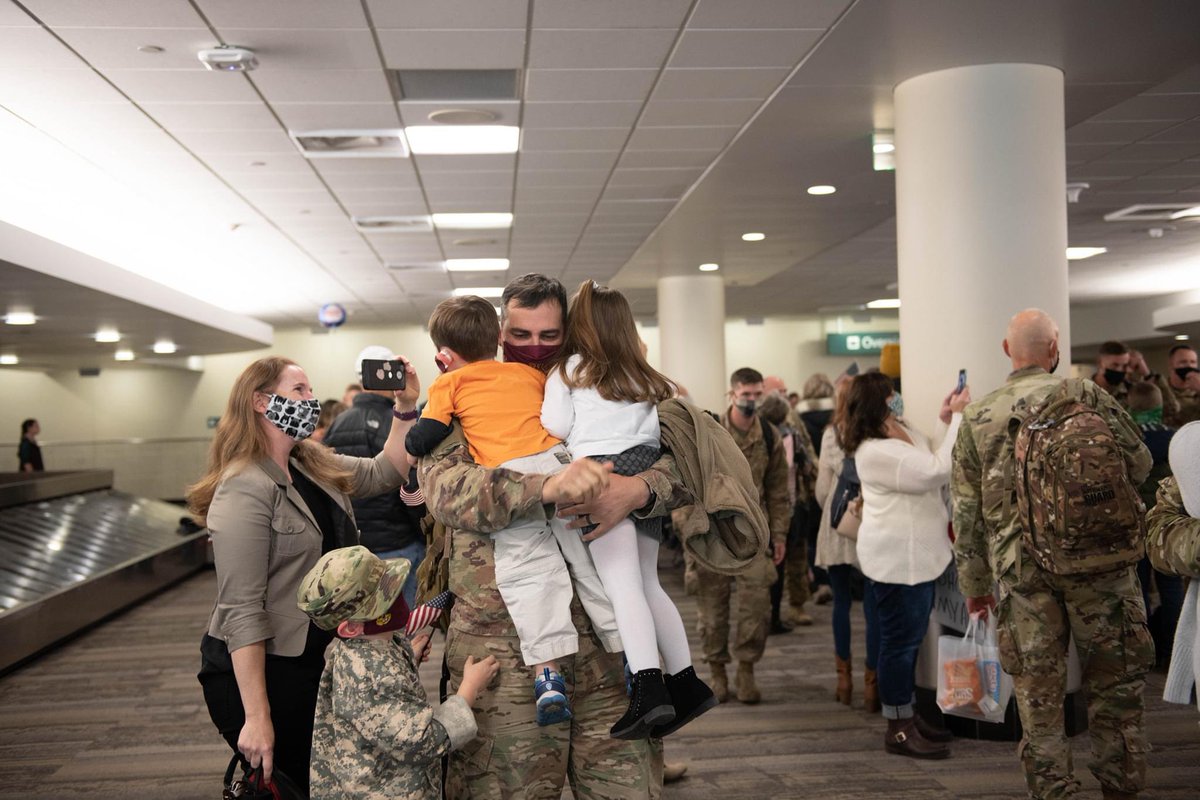 MNNationalGuard's tweet image. The last of our Soldiers with the 34th ECAB were reunited with loved ones today in Minnesota. Welcome home Soldiers! 🇺🇸