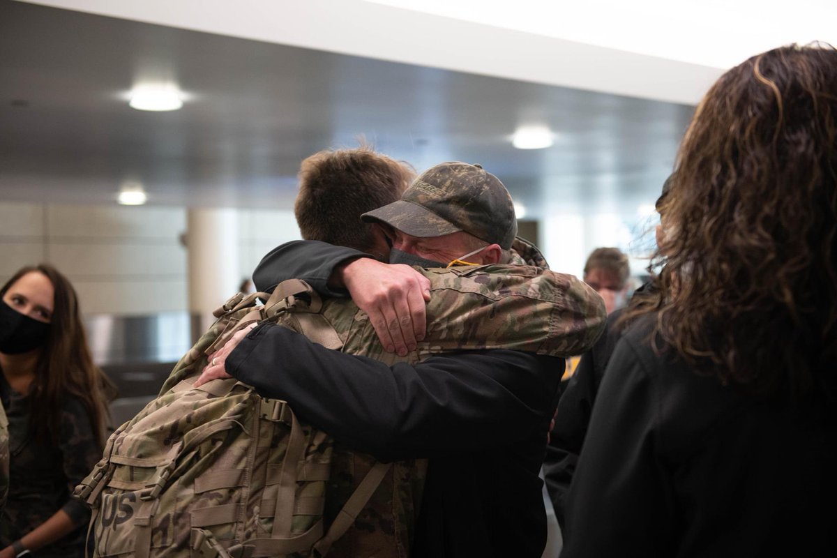 MNNationalGuard's tweet image. The last of our Soldiers with the 34th ECAB were reunited with loved ones today in Minnesota. Welcome home Soldiers! 🇺🇸