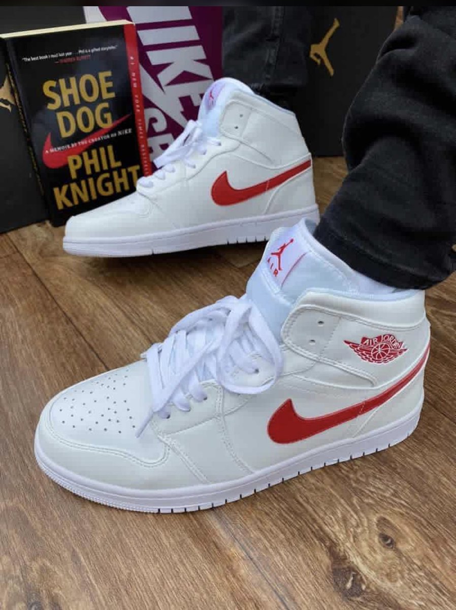 maleeq_f's tweet photo. If anon asked you to pick between this Nike Air Jordan and Reebok CL Runner Drip,which would you go for?
For me,I go pick the two,my own anon has money π€·ββοΈ
P.S 40-45 available for pick up.
#FasholaChallenge #desmondelliot #TheNBC #channels #AIT #Fashola #ASUU https://t.co/6ZtoXik9Xr