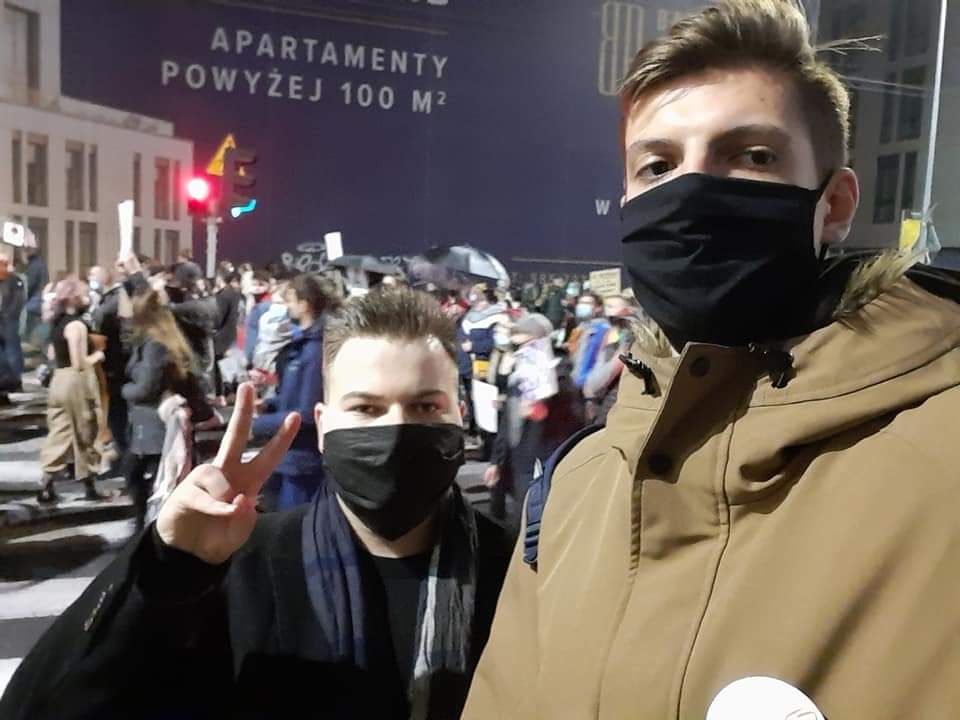 smdpomorze's tweet photo. Nie zatrzymujemy się❗#Protest trwa i trwać będzie❗Nie pozwolimy na #PiekłoKobiet❗
Dzisiaj kilkutysięczne protesty w @gdansk i @MiastoGdynia https://t.co/BZqx8XDkRO