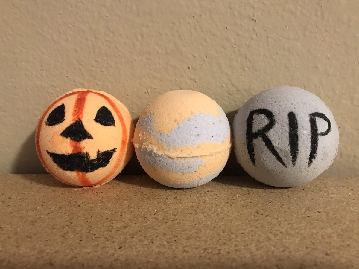 After an absurd amount of panicking about the molds I figured everything out! These will be ready on my Etsy in about 30 minutes (3 pm cst)! This will be my only Halloween drop! 🎃