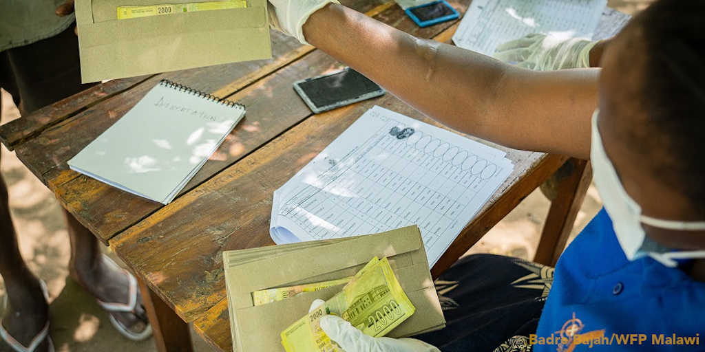 After #COVID19, how can we build better #foodsystems 🍽️ that leave no-one behind? 💭<a href="/ayako_ebata/">Ayako Ebata</a> <a href="/nicknisbett/">nicholas nisbett</a> &amp; <a href="/IFPRI/">IFPRI</a>'s <a href="/StuartGillesp16/">Stuart Gillespie</a> explore concept of food systems #resilience 💪 from a #politicaleconomy perspective.  🔍

📖👇opendocs.ids.ac.uk/opendocs/handl…

<a href="/IDS_UK/">Institute of Development Studies</a> <a href="/A4NH_CGIAR/">A4NH_CGIAR</a>