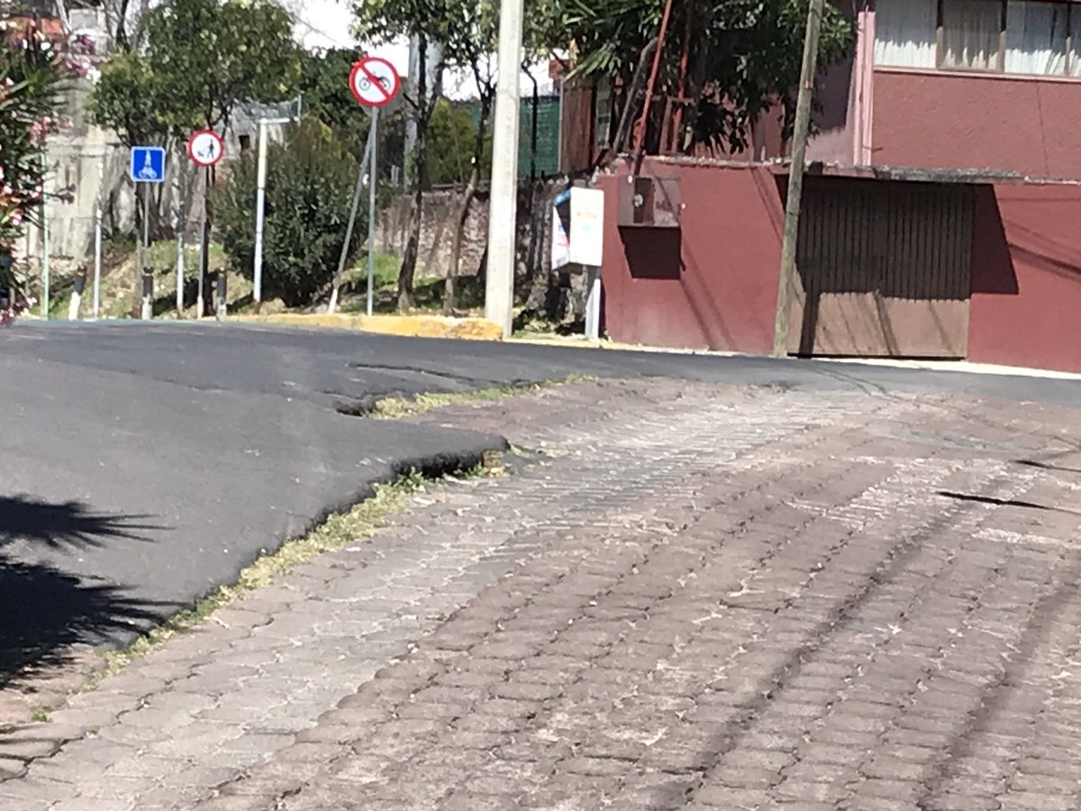 juancemo's tweet photo. @CesacContreras Hola Cesac, nos pueden ayudar con un hundimiento de pavimento enfrente del número 426 av san Bernabé San Jerónimo Lidice, Magdalena Contreras. Entre la calle de ferrocarril de Cuernavaca y Colorines https://t.co/uQH93uBKif