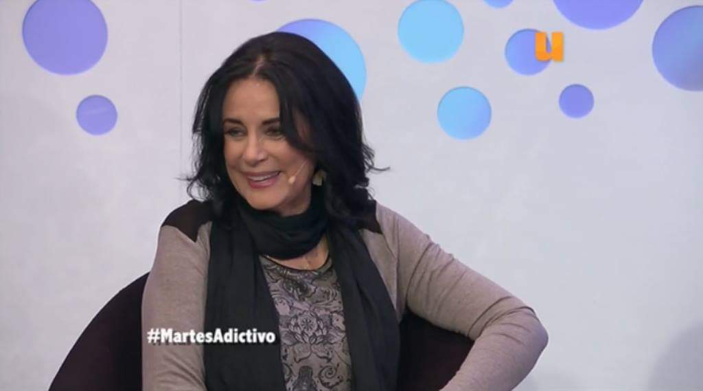 Que pasen bonita tarde de lunes #SeanFelicesTodoLoQuePuedan #Heleniñas #MundoRojo #DisfrutenSuDiaYSuVida #CuidenseMucho