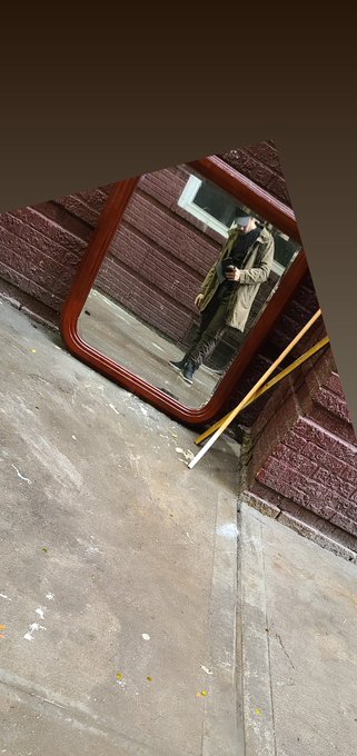 Mirror mirror, in the garbage. https://t.co/bC1UZ63JY4