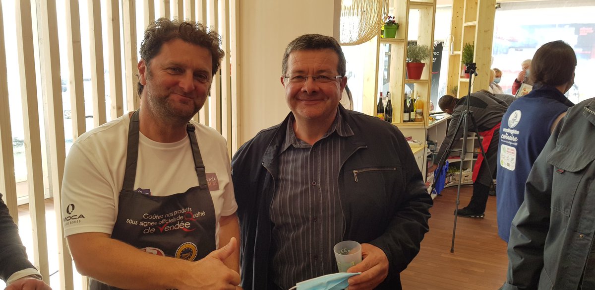 FrancoisArnoux's tweet photo. Le skipper @Caliboissieres au @VGCulinaire pour cuisiner du bœuf avec @VendeeQualite et les produits de qualité de Vendée. @PassionCereales @Fragritwittos @Agridemain @emma_ducros @TF1LeJT @ManMonnier @pascalperri @LCDAgri @Presdechezvous @MacLesggy @Agri85_ @AGPB_Cerealiers https://t.co/BwD7QrsiQA